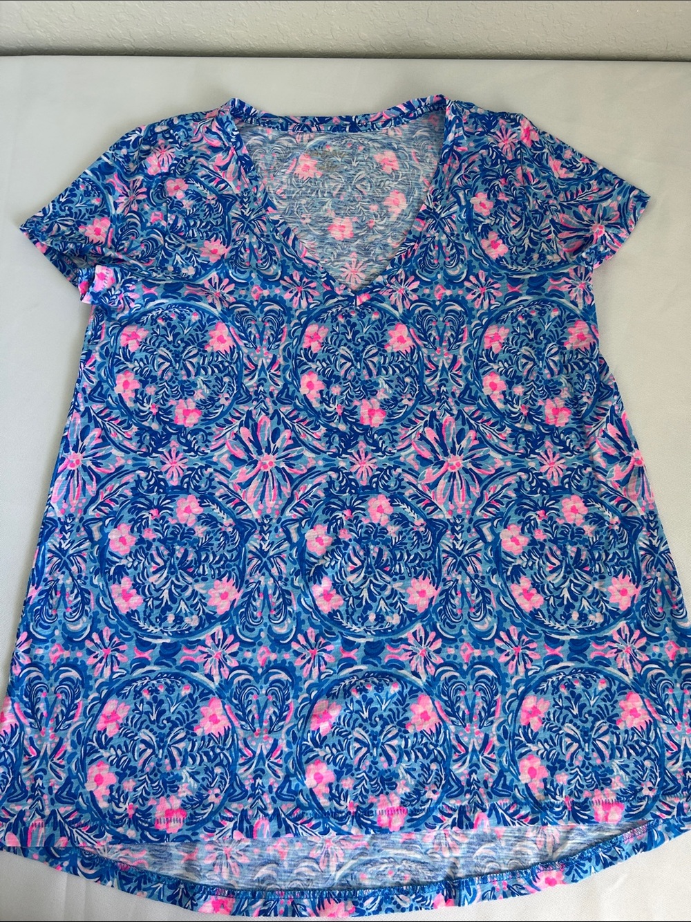 Lilly Pulitzer  Blue Pink Tropical V Neck Tee XS NWOT